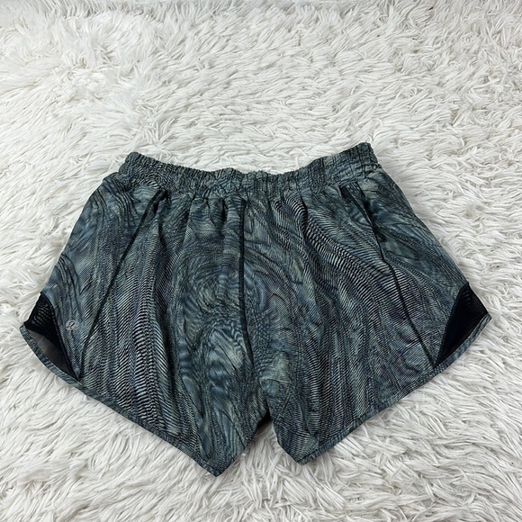 Lululemon Hotty Hot Low Rise Short 4" Dimensional Icing Blue Multi / Black - Picture 5 of 5